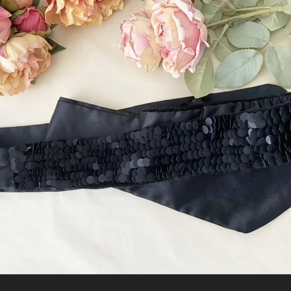 Sequinned bow belt - Picture 3 of 3